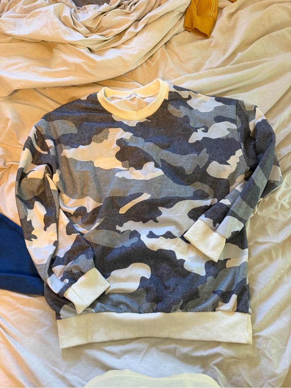 Camouflage Crewneck Sweatshirt - cream & Gray